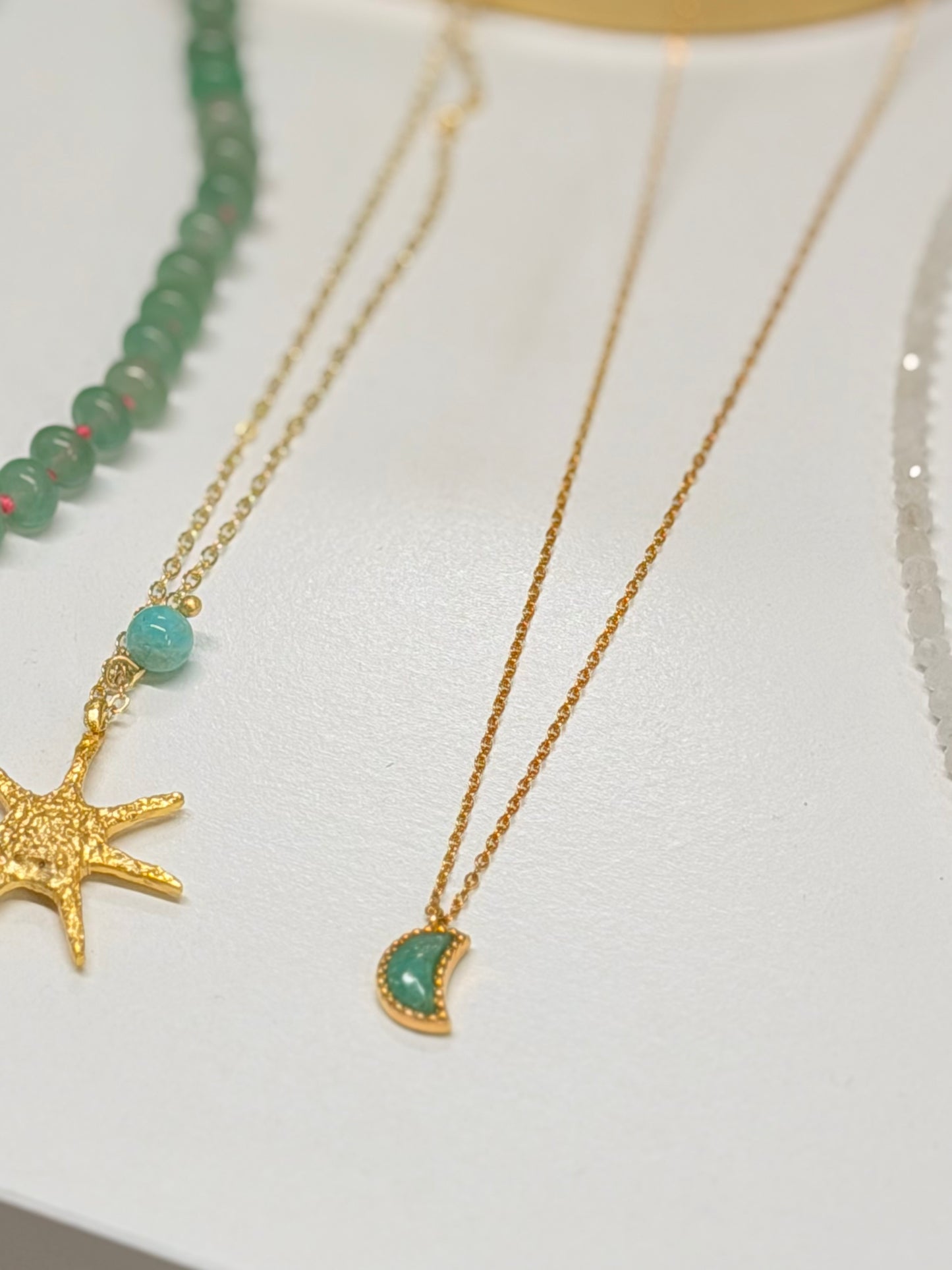 Amazonito kaklo papuošalas "Mėnulis"