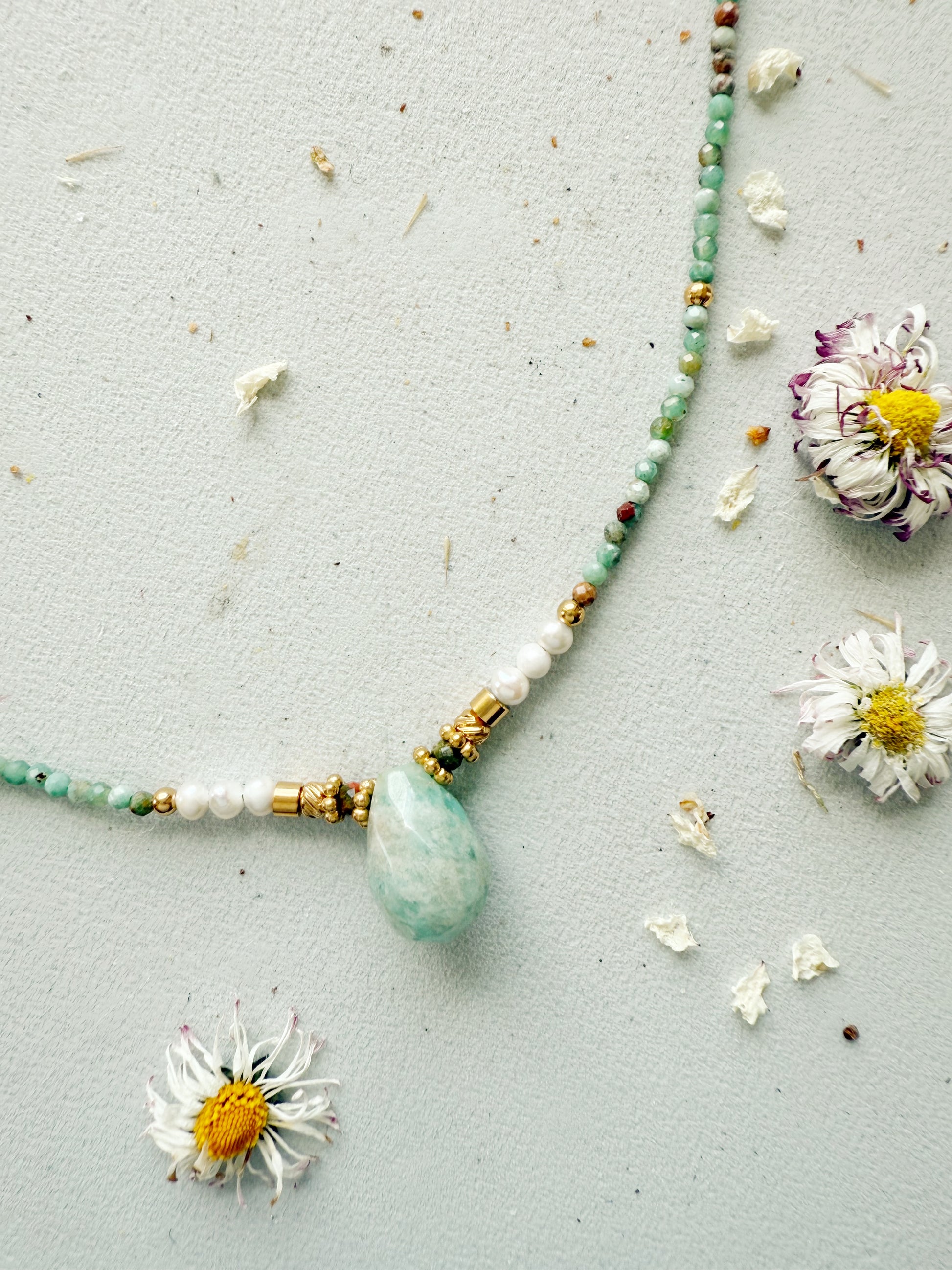 Amazonito kaklo vėrinys "Lašas"