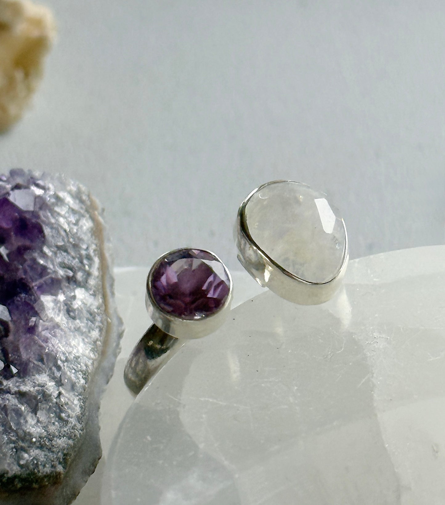 Ametisto ir mėnulio akmens žiedas "Šviesa" / 16 dydis