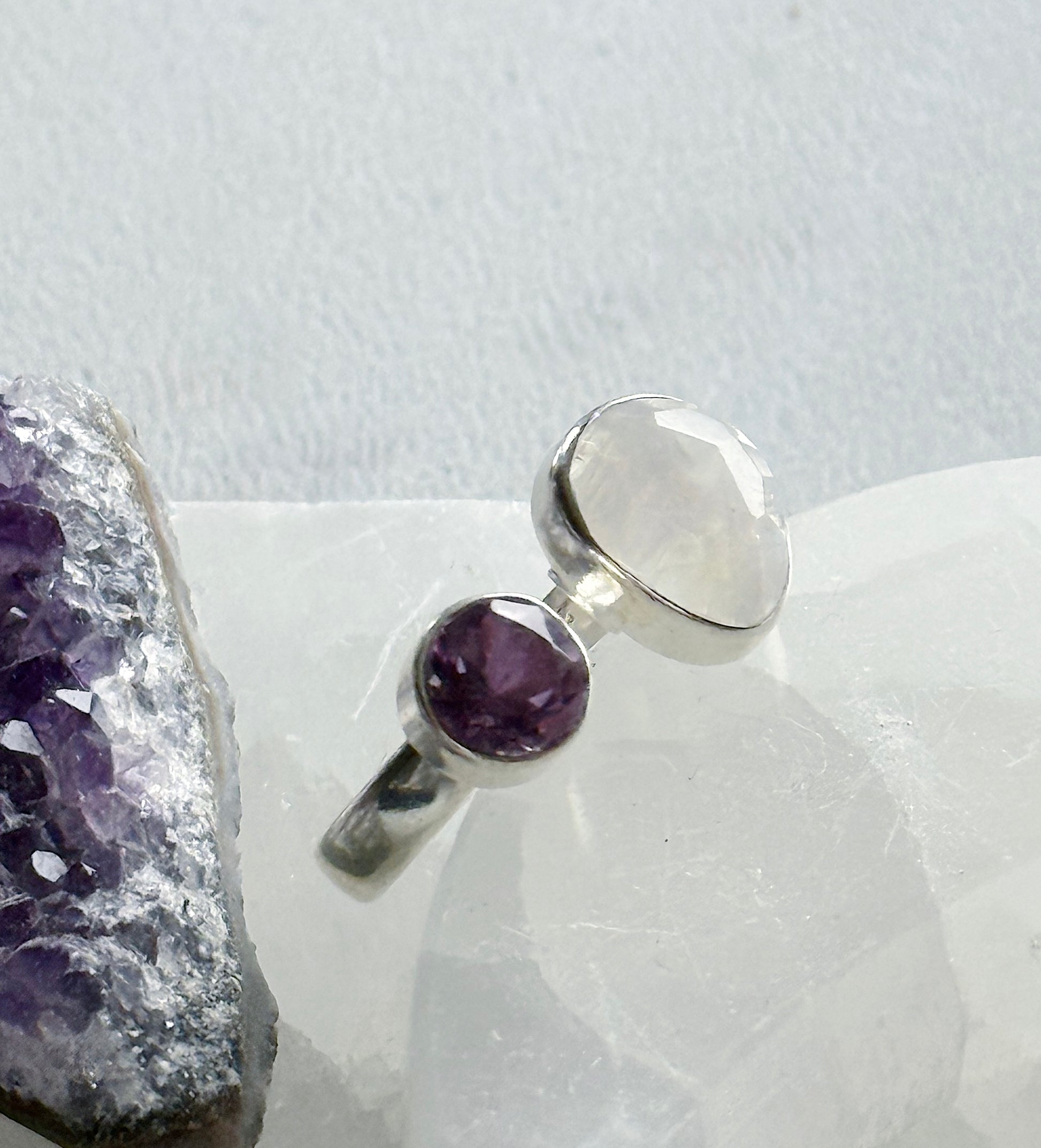 Ametisto ir mėnulio akmens žiedas "Šviesa" / 16 dydis