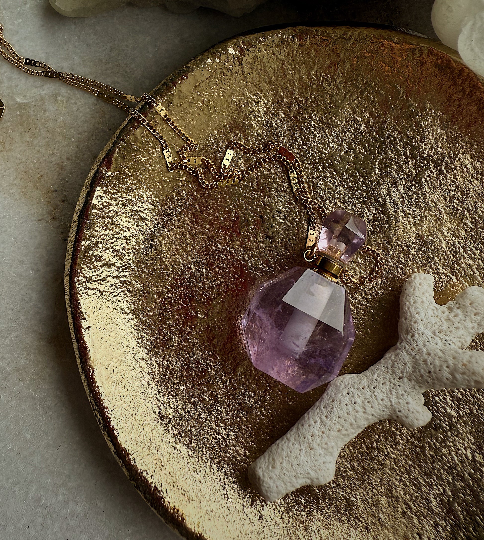 Ametisto kaklo papuošalas - kvepalų buteliukas