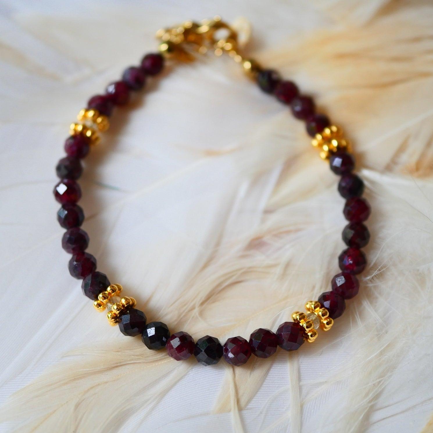 Apyrankė su granato ir labradorito kristalais “Energija”