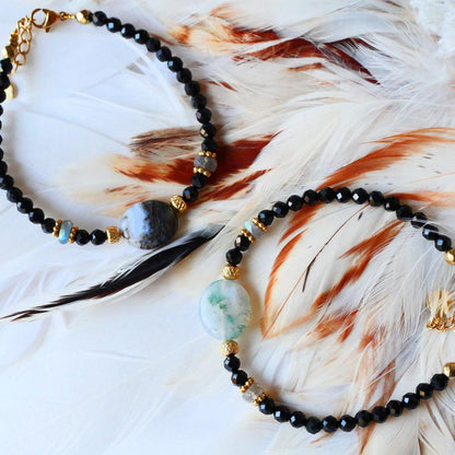 Apyrankė su juoduoju turmalinu, labradoritu ir samanų agatu