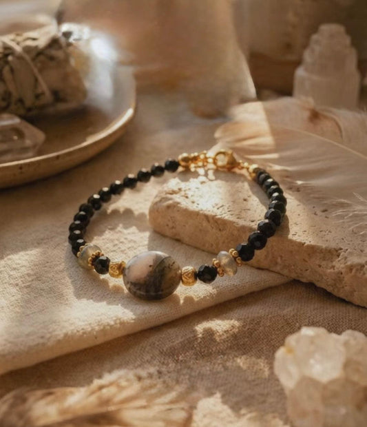 Apyrankė su juoduoju turmalinu, labradoritu ir samanų agatu