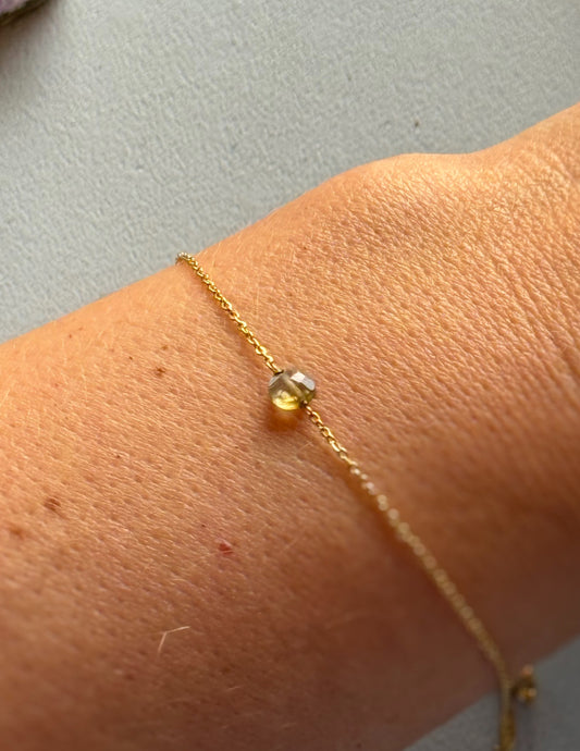 Apyrankė su labradorito kristalu “Intuicijos lašelis”