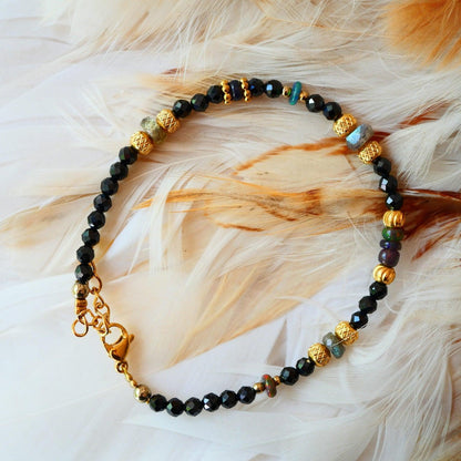 Bracelet with spinels, labradorite and opal