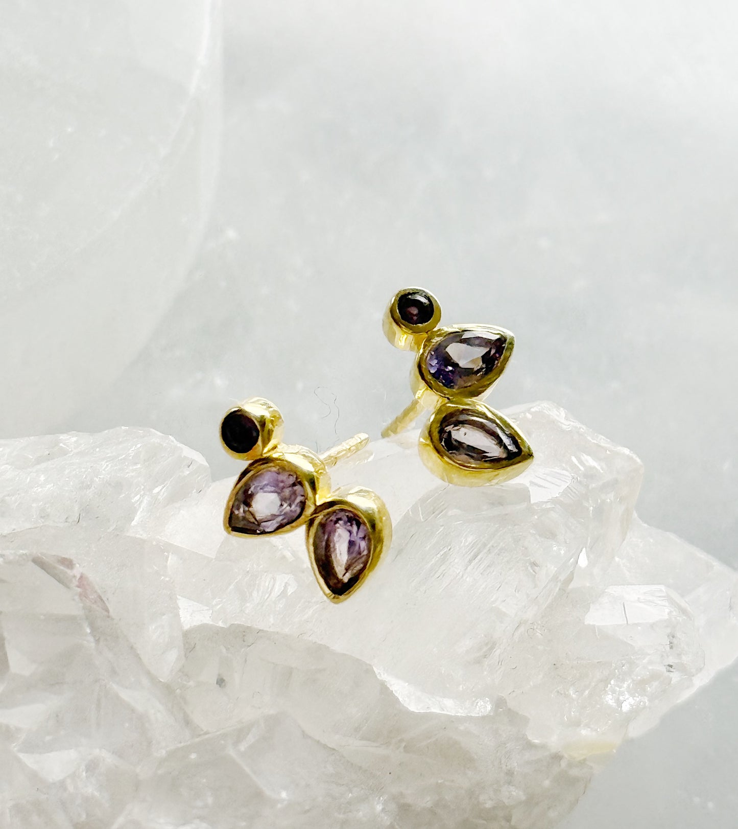 Earrings with amethyst