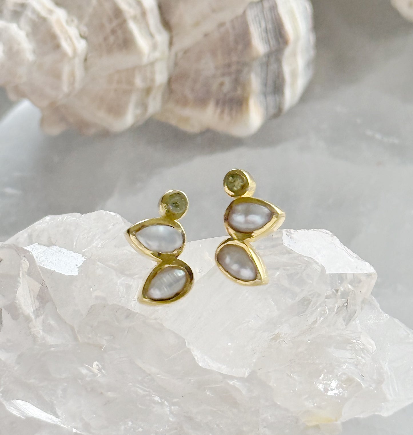 alt
Earrings with pearls and peridot