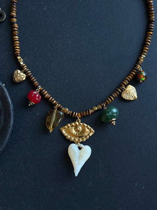 Tigro akies kaklo papuošalas