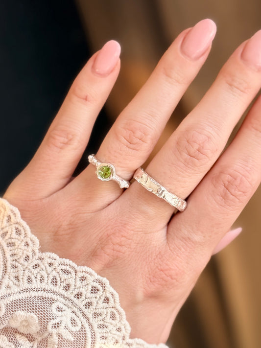 Sidabrinis žiedas su Peridotu