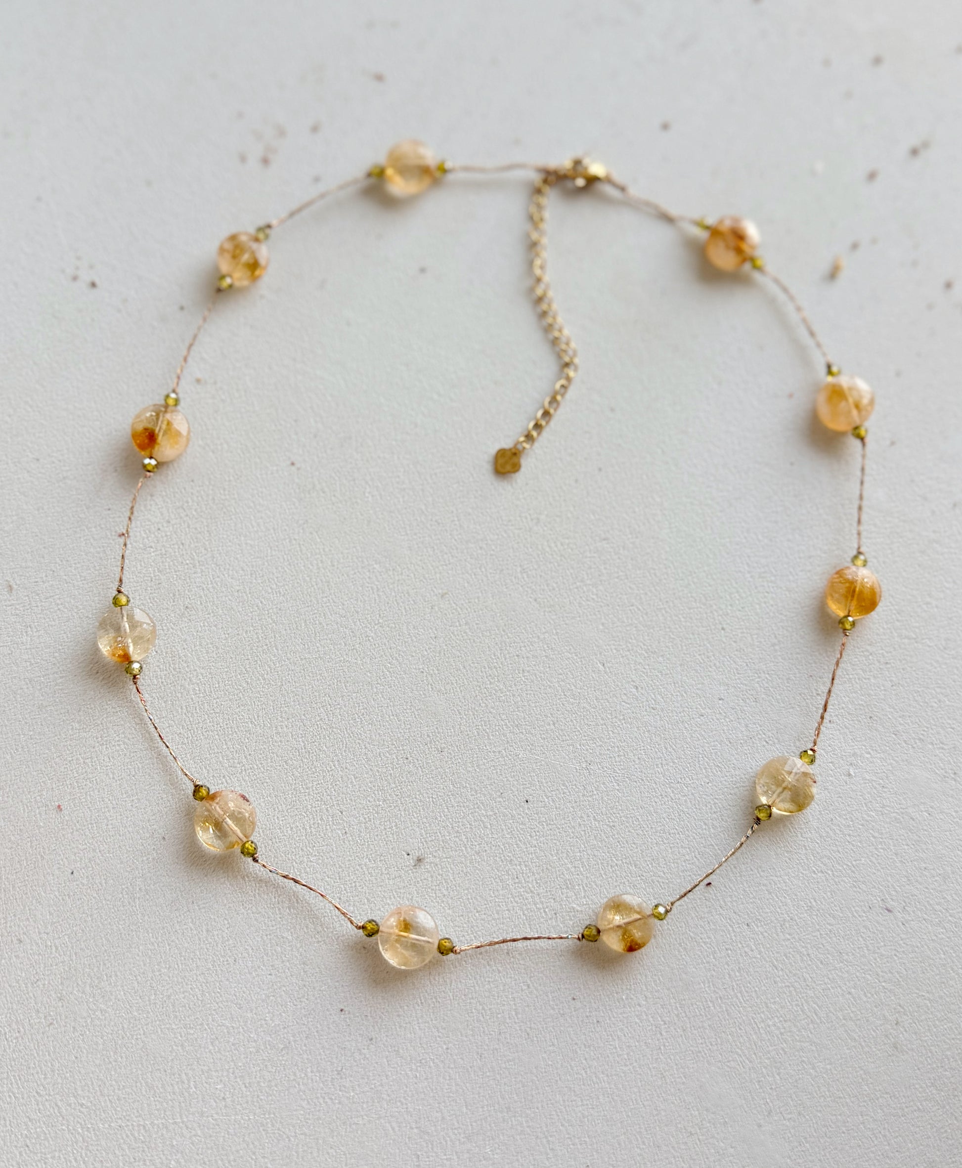 Citrino kaklo papuošalas