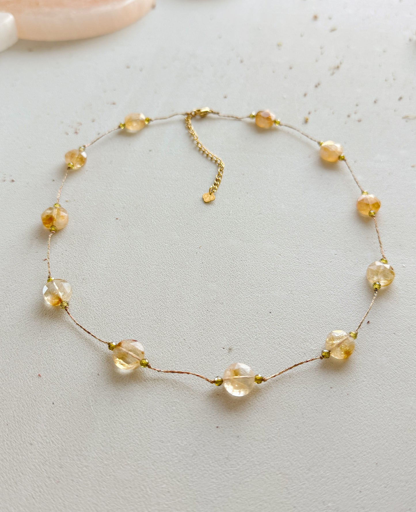 Citrino kaklo papuošalas