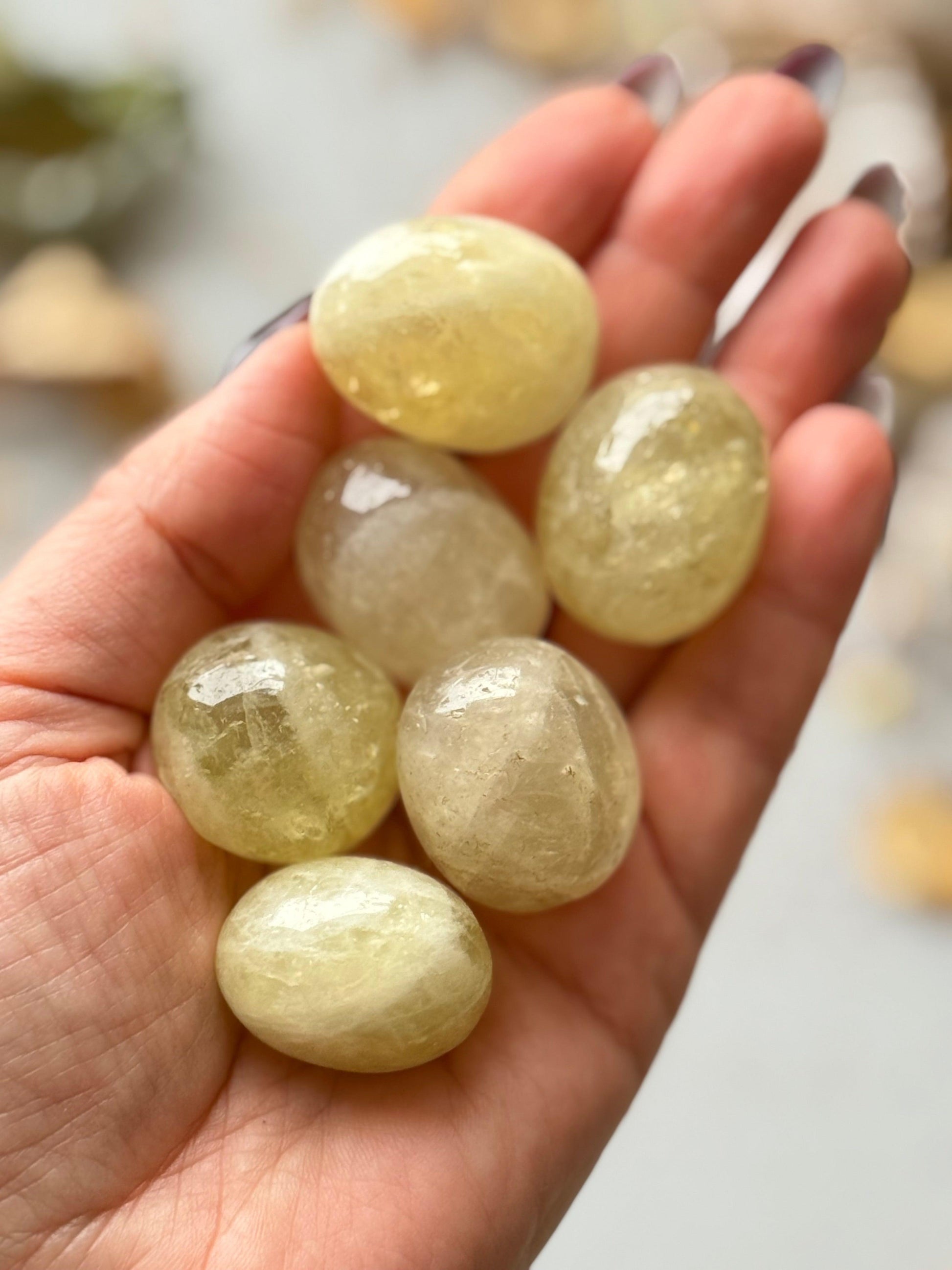 Geltonojo kalcito kristalas