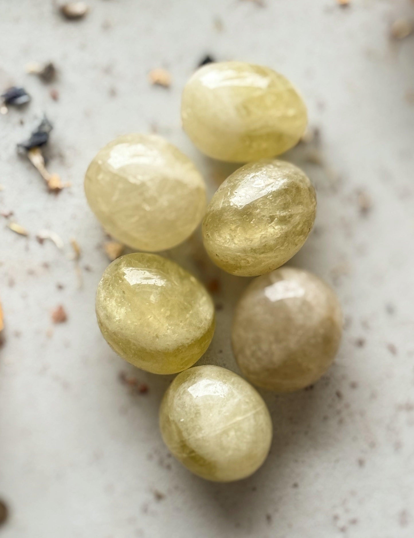 Geltonojo kalcito kristalas