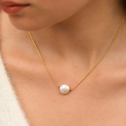 Goddess necklace with a pearl pendant