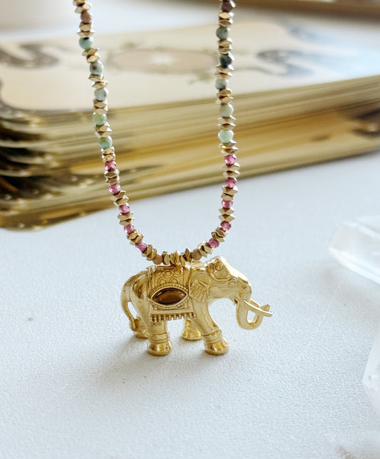 Hematito ir tigro akies vėrinys “Dramblio kelionė”