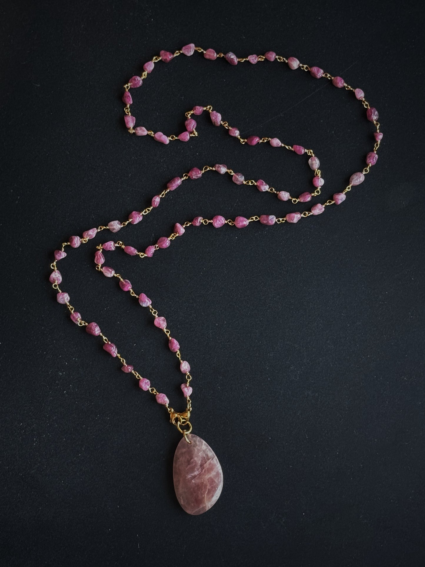 Ilgas Rodonito kaklo papuošalas