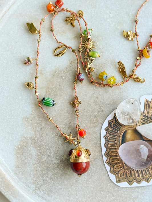 Ilgas kaklo papuošalas "Talismanai”