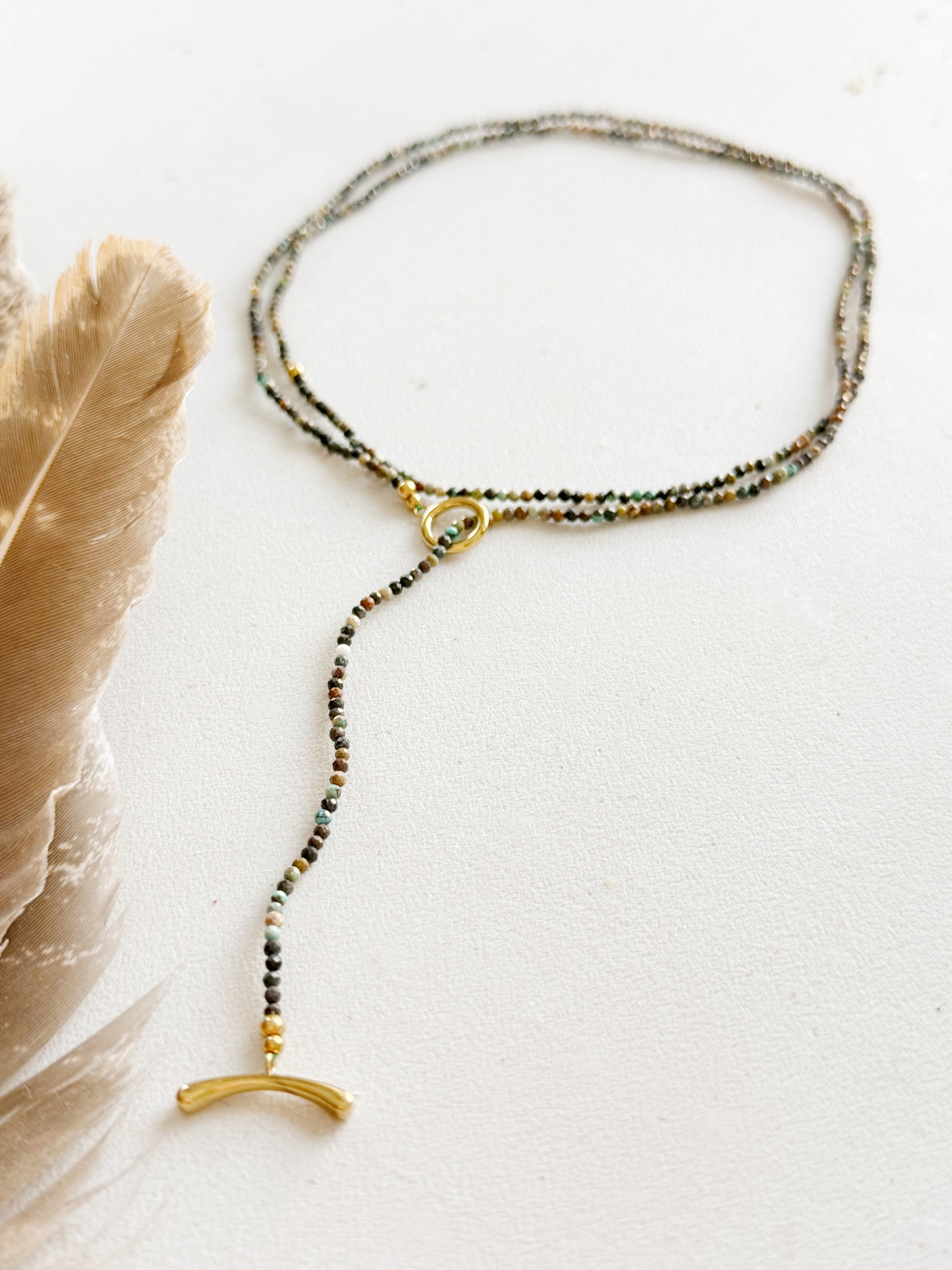 Ilgas kaklo papuošalas su afrikietiško turkio kristalais