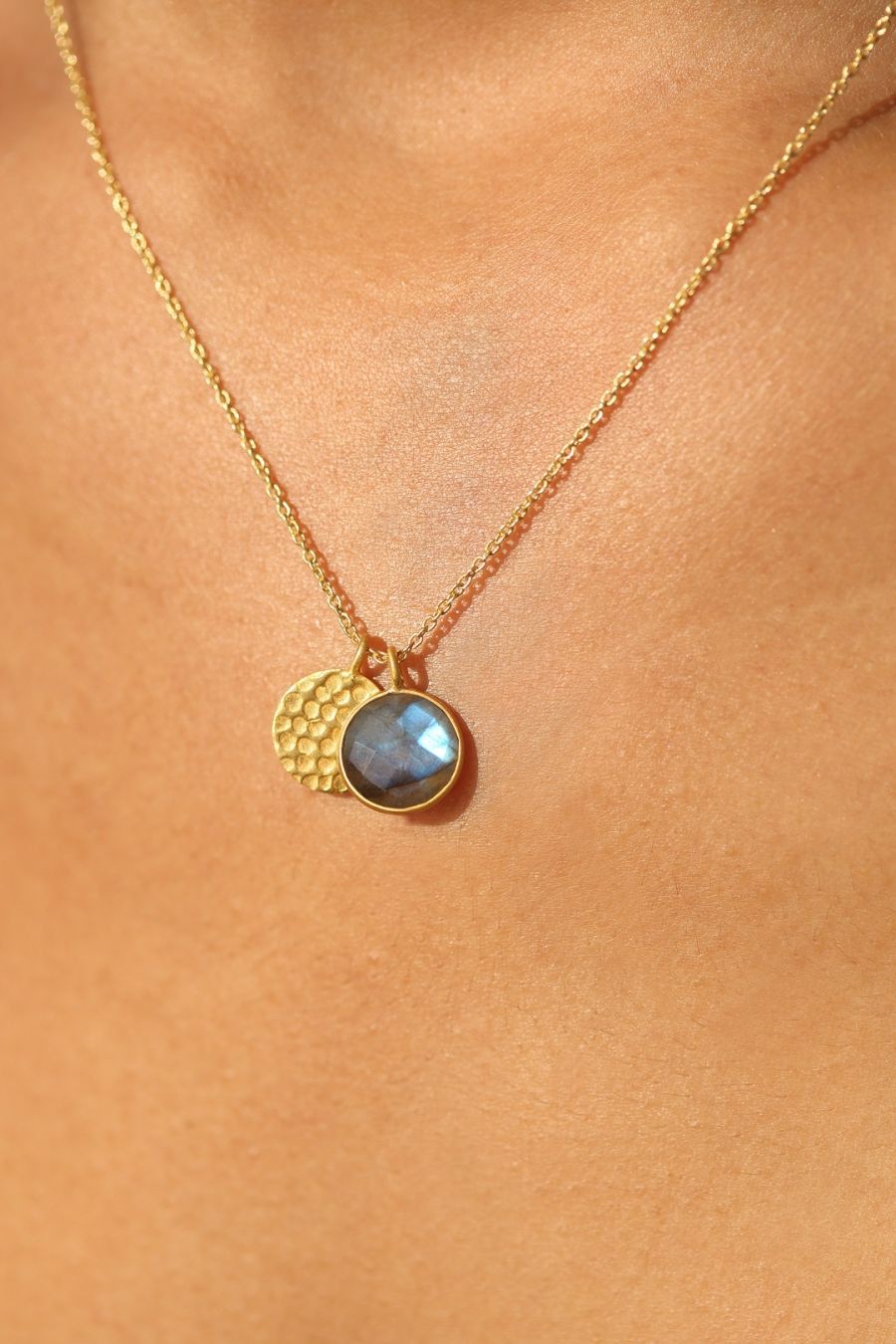 Kaklo Papuošalas su labradoritu "Balansas”