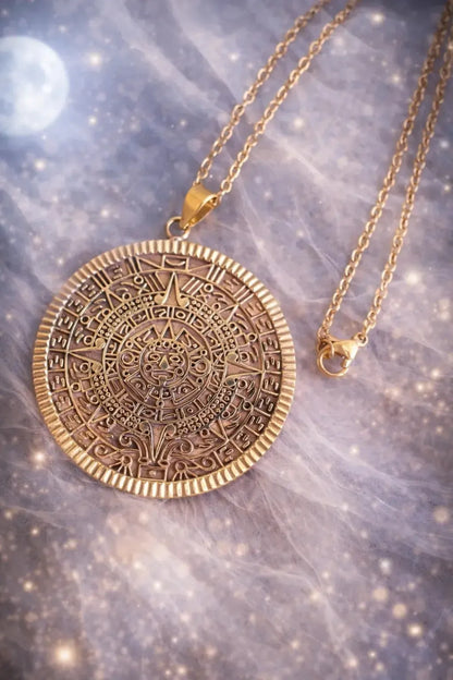 Kaklo papuošalas "Majų kalendorius"