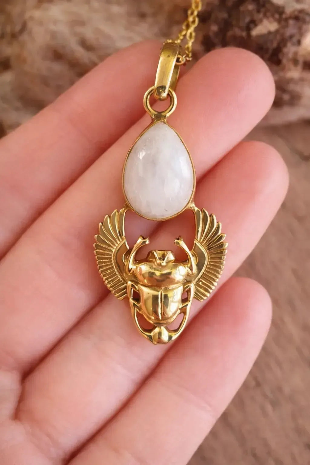 Kaklo papuošalas "Mėnulio akmens sargas"