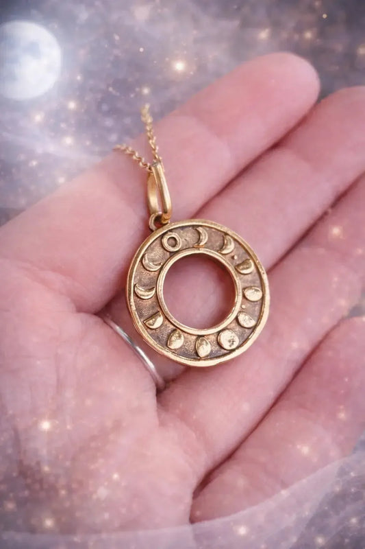 Kaklo papuošalas "Mėnulio ratas"