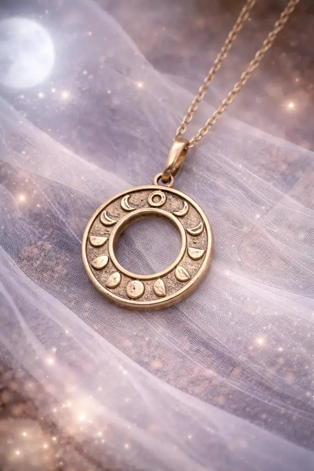 Kaklo papuošalas "Mėnulio ratas"