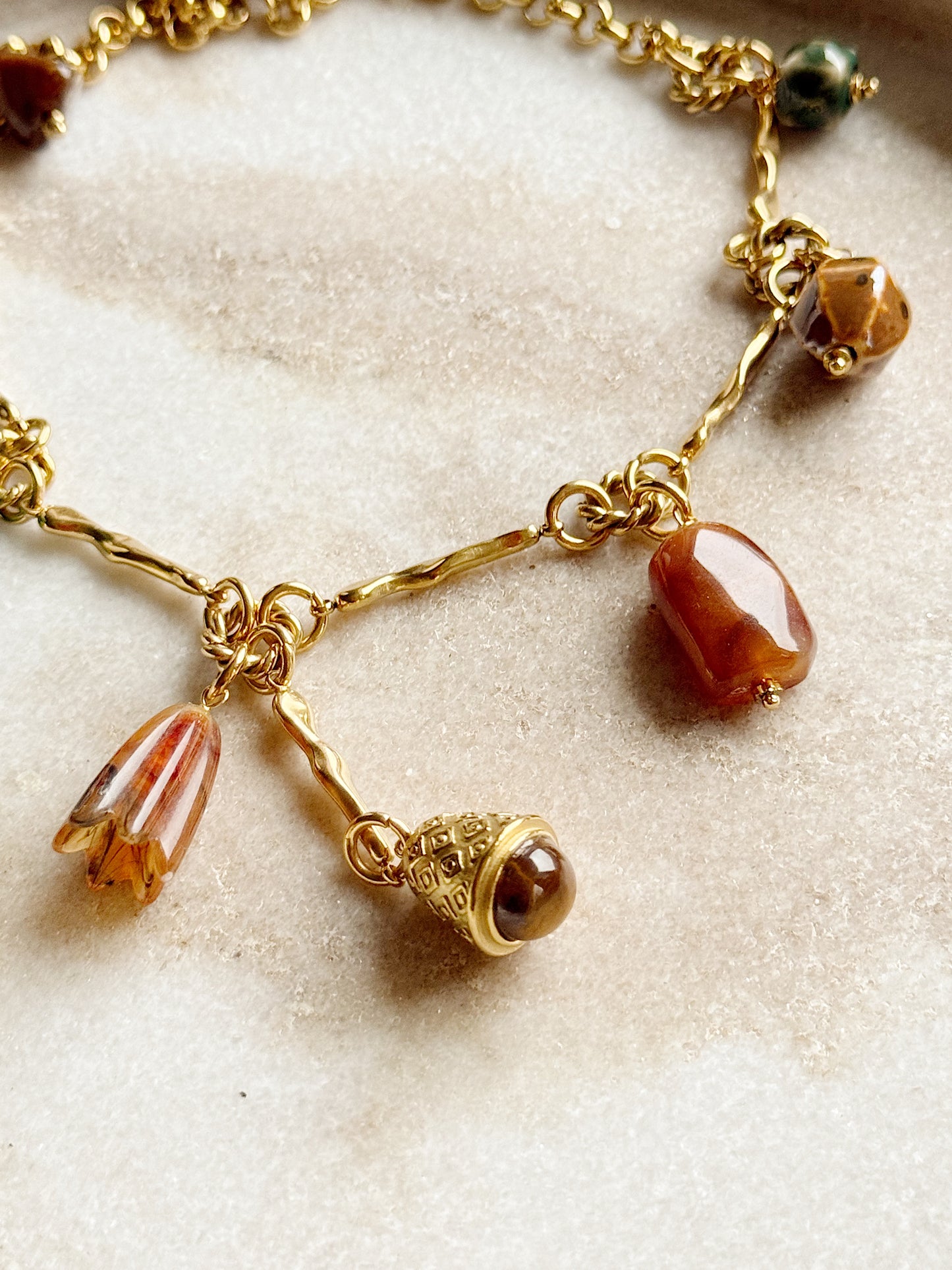 Kaklo papuošalas "Talismanai"