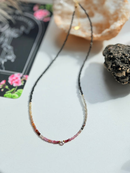 Kaklo papuošalas su špineliais ir turmalinais “Boho"