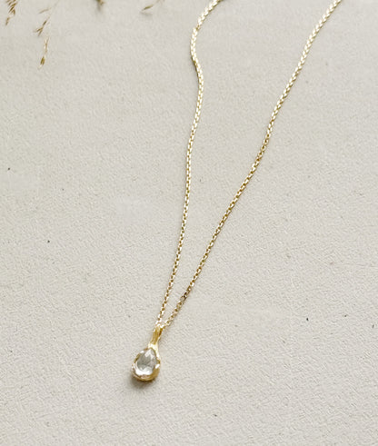 Kaklo papuošalas su topazo kristalu "Lašas"