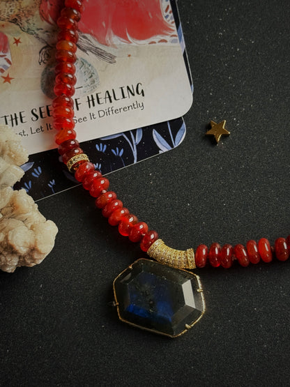 Karneolio ir labradorito kaklo papuošalas "Moteriška nuojauta"