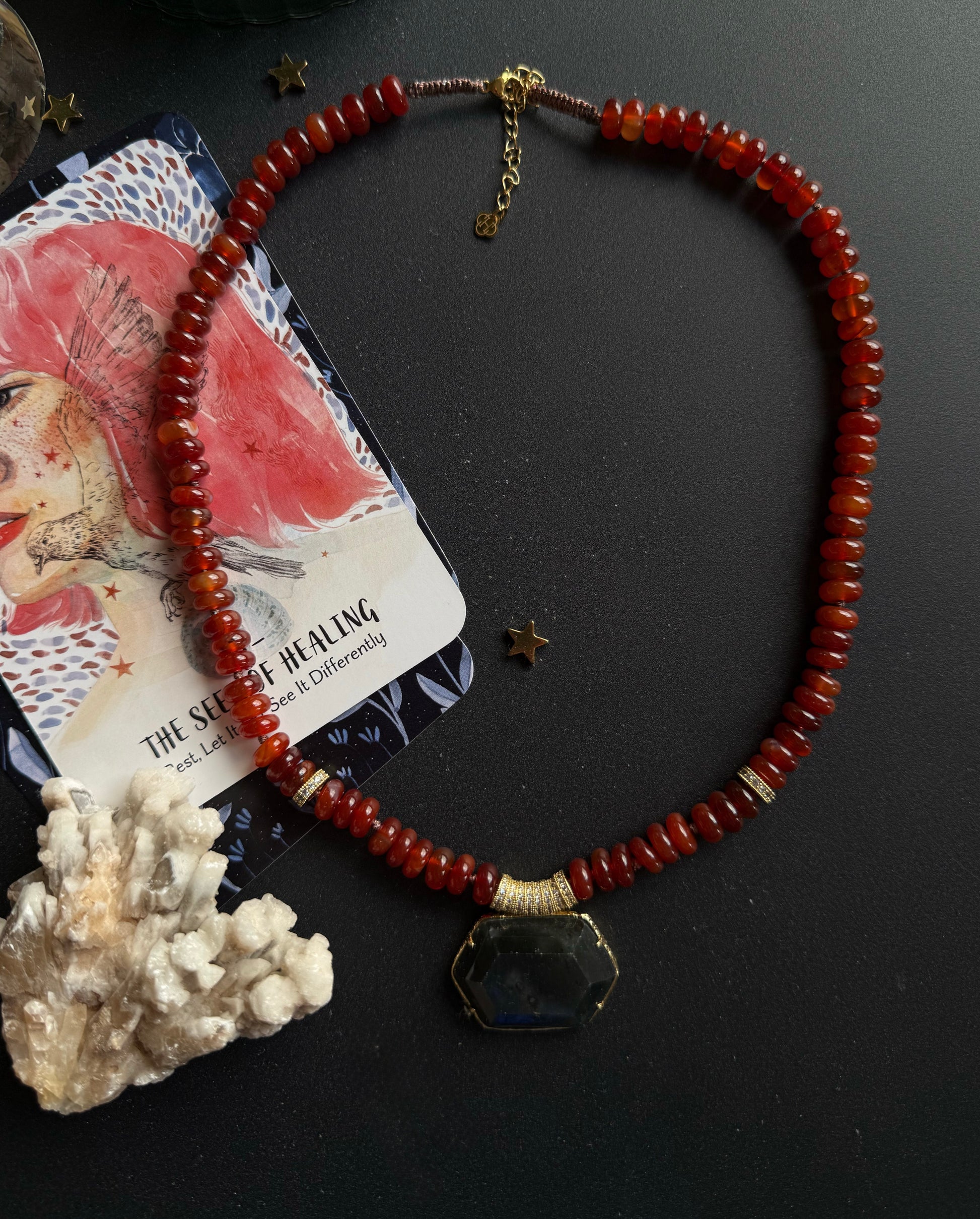 Karneolio ir labradorito kaklo papuošalas "Moteriška nuojauta"