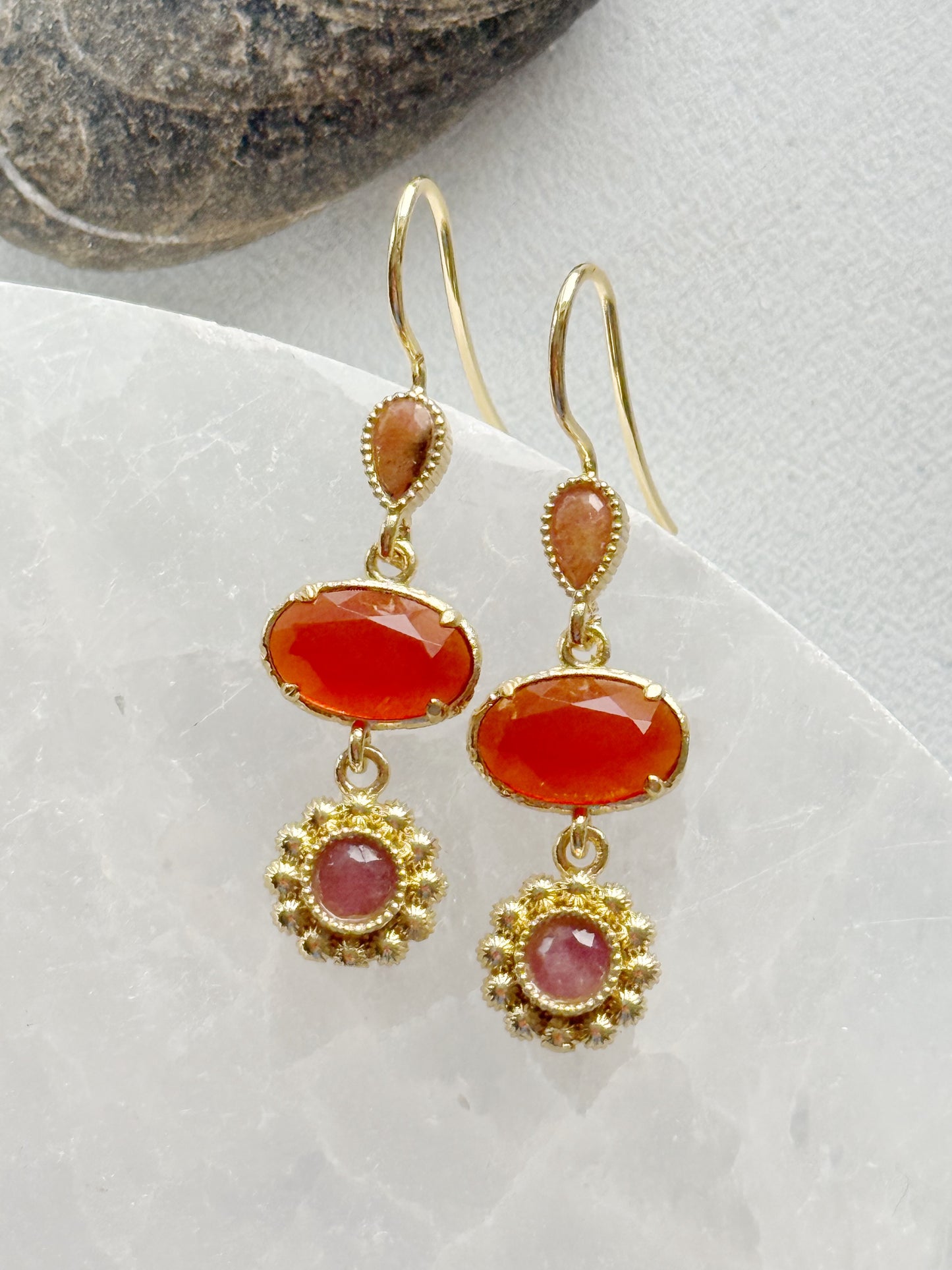 Karneolio ir rodonito auskarai "Žydėjimas"