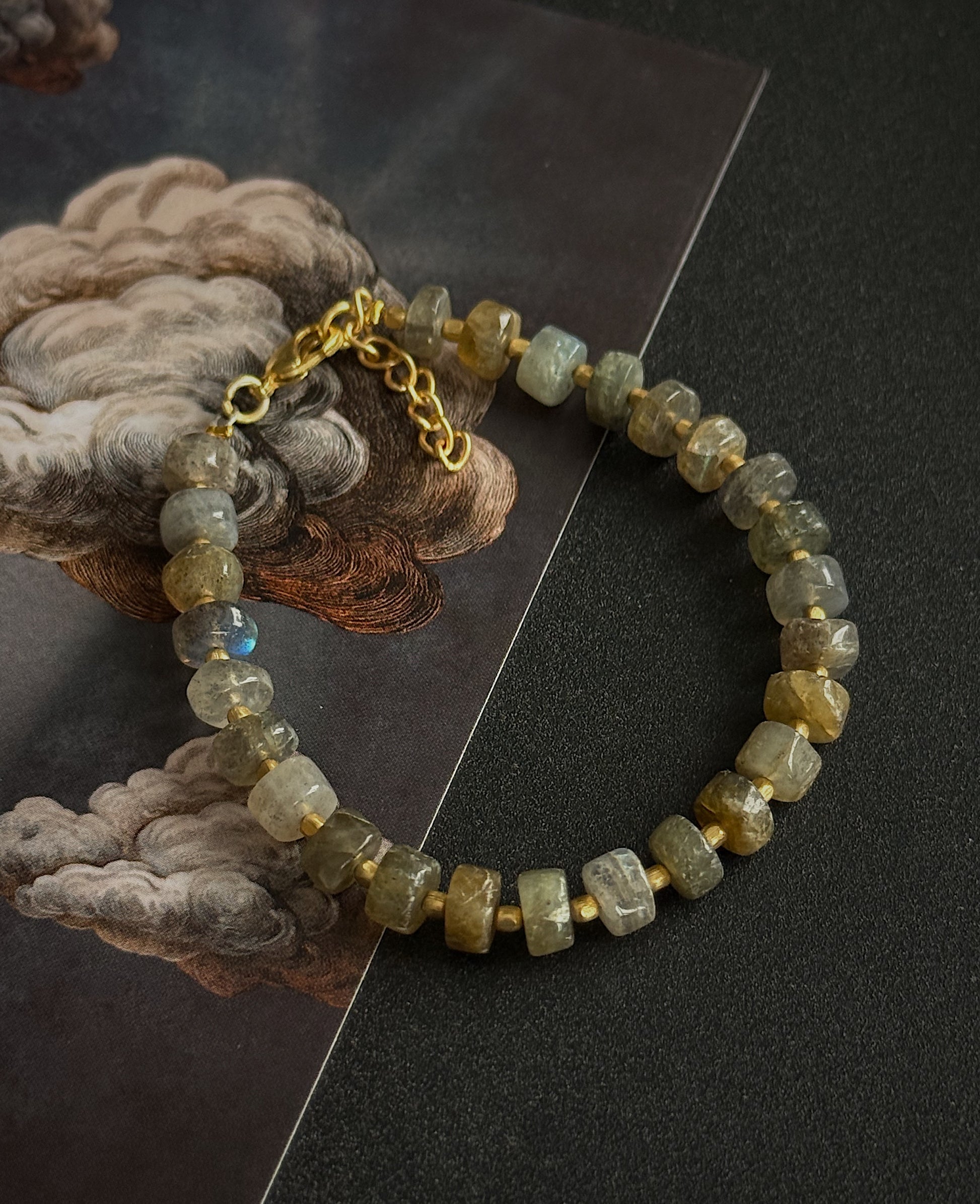 Labradorito apyrankė “Deivė”