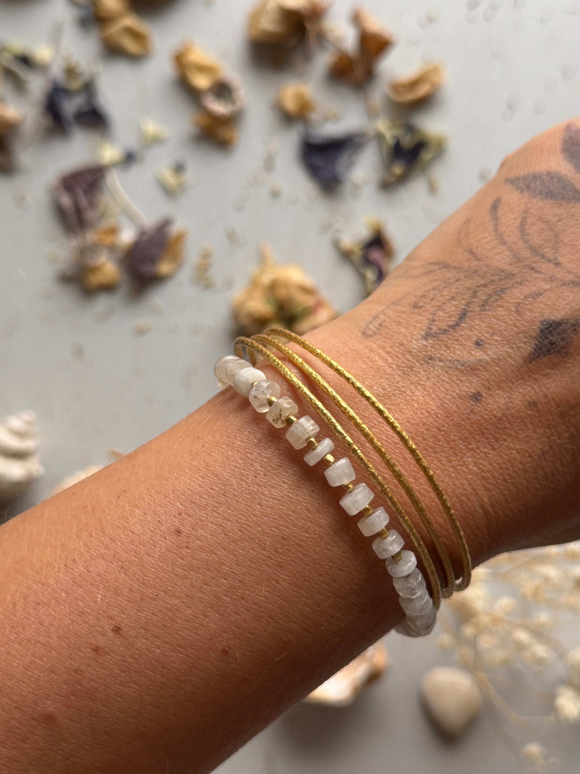 Labradorito apyrankė “Deivė”