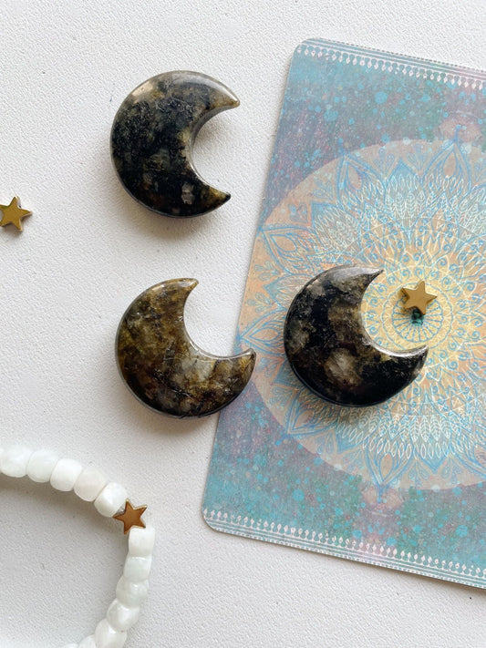 Labradorite crystal "Moon"