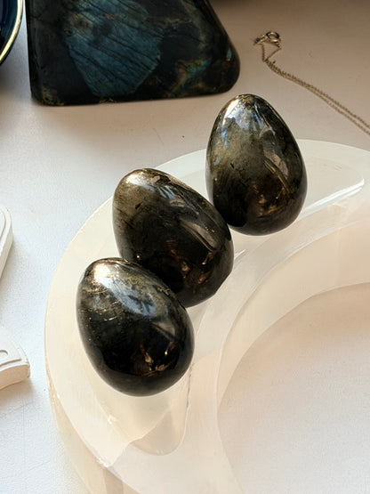 Labradorito kristalo kiaušinis "Intuicija"