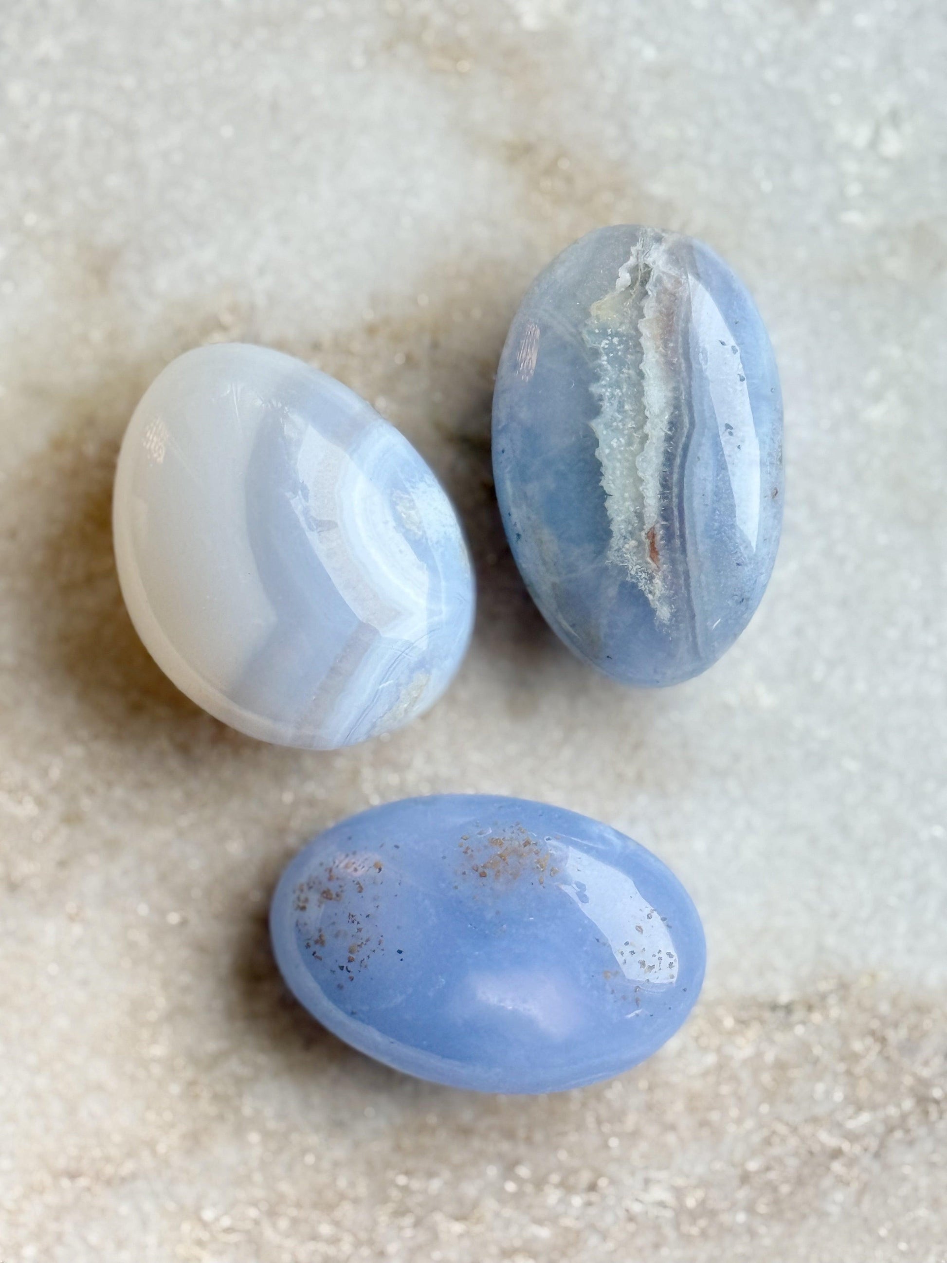 Mėlynasis nėriniuotas agatas