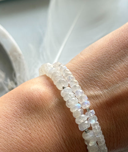 Mėnulio akmens apyrankė