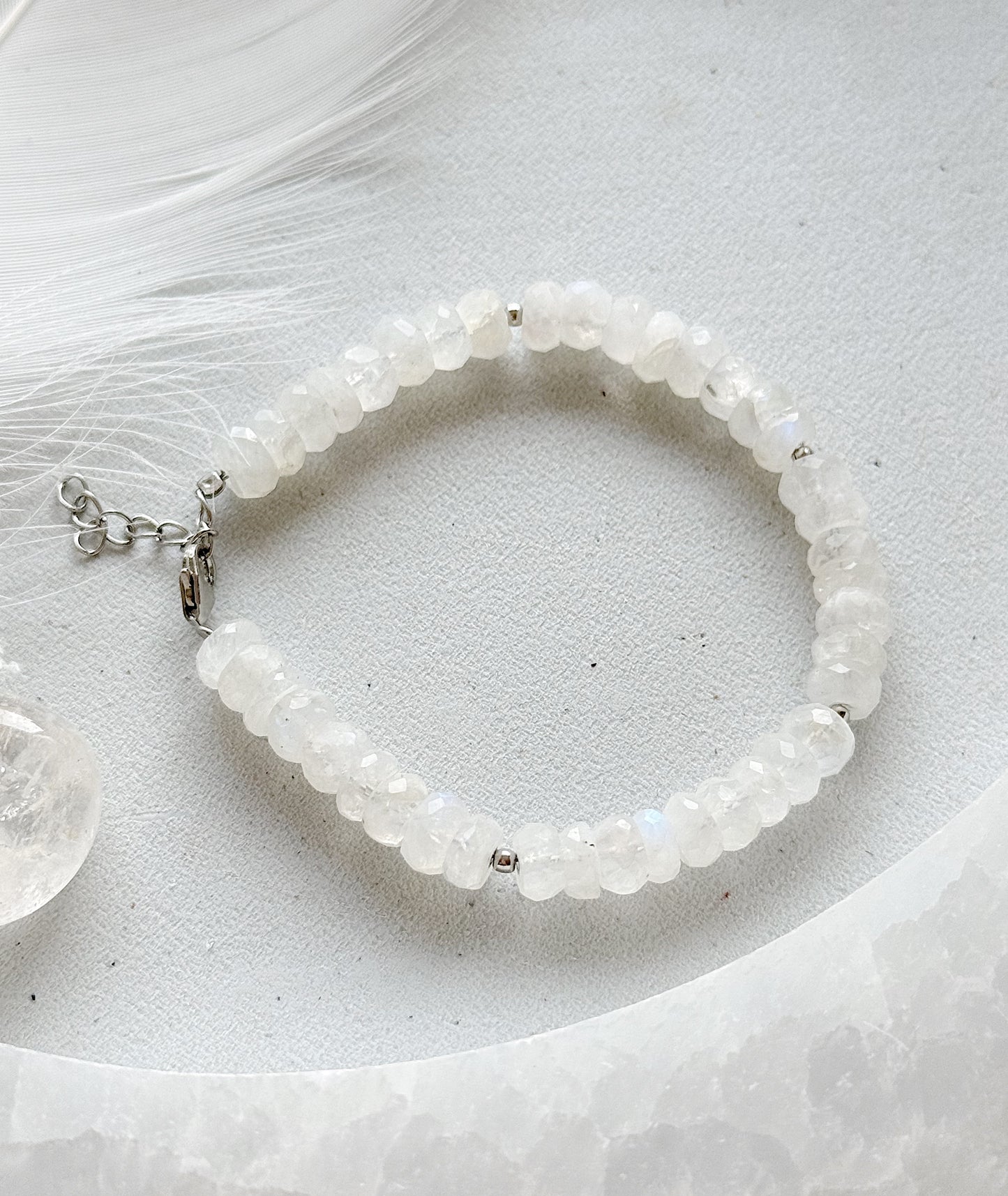 Mėnulio akmens apyrankė