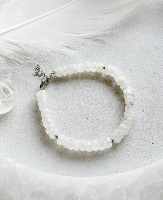 Mėnulio akmens apyrankė