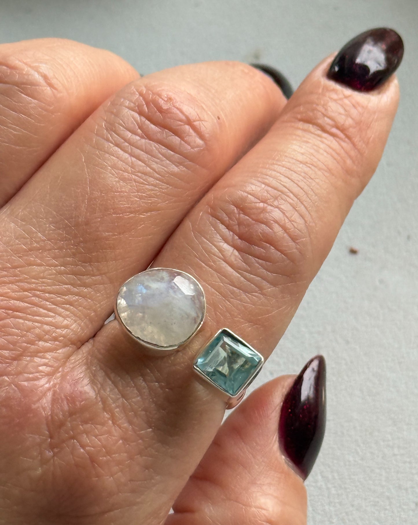 Mėnulio akmens ir topazo žiedas "Energija" / 18 dydis