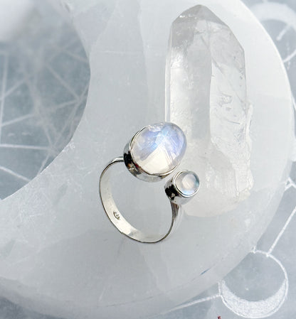 Mėnulio akmens žiedas "Šviesa"