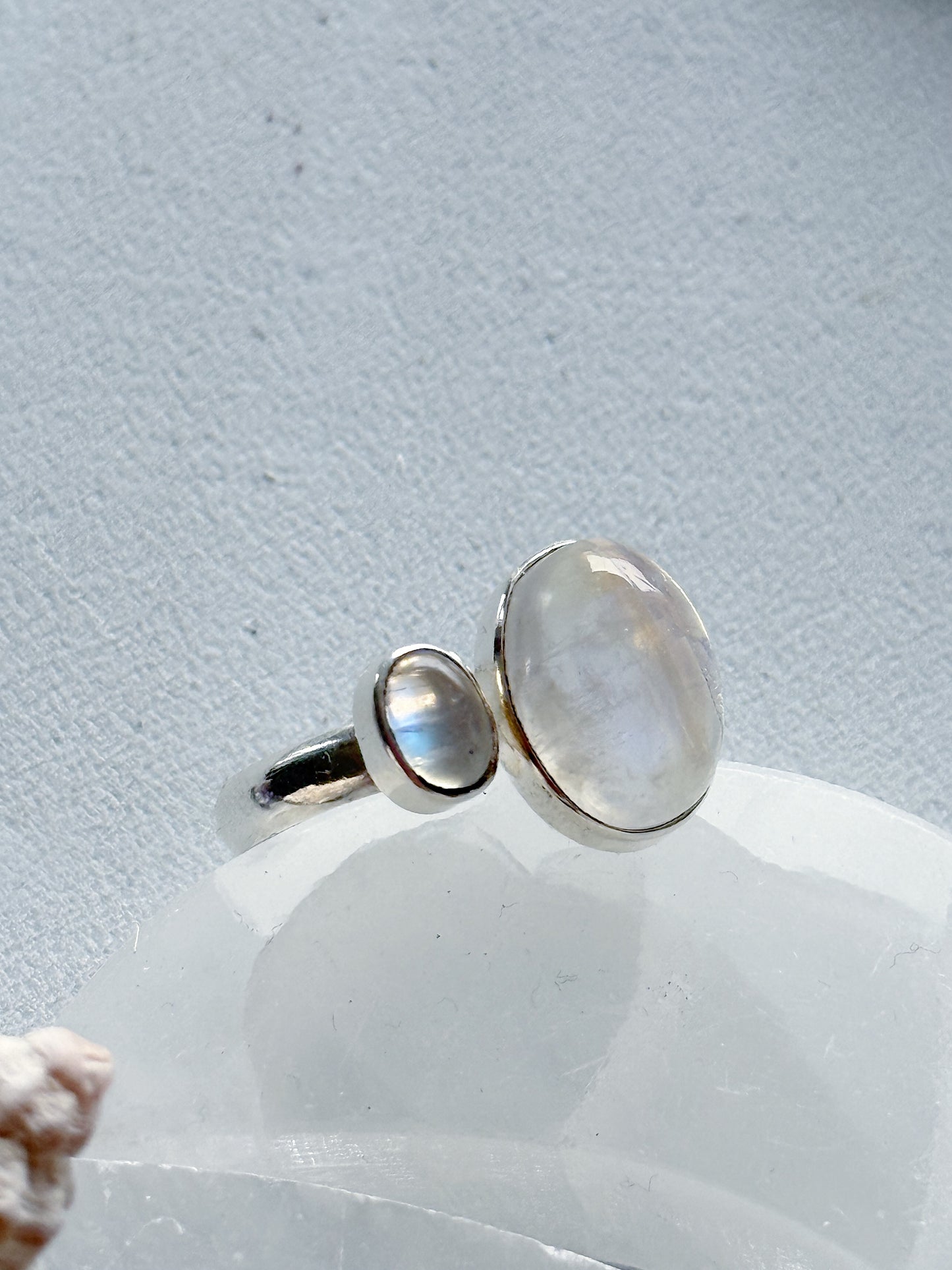 Mėnulio akmens žiedas "Šviesa"