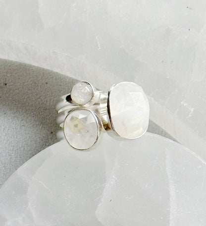 Mėnulio akmens žiedas "Trys" / 17 dydis