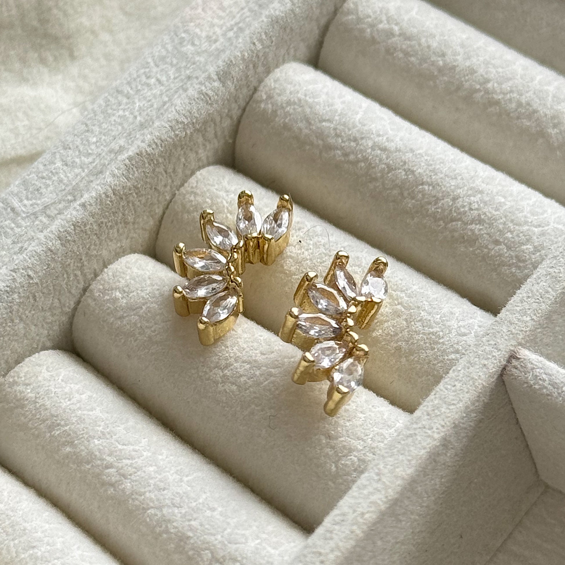 Mini auskarai "Karūna"