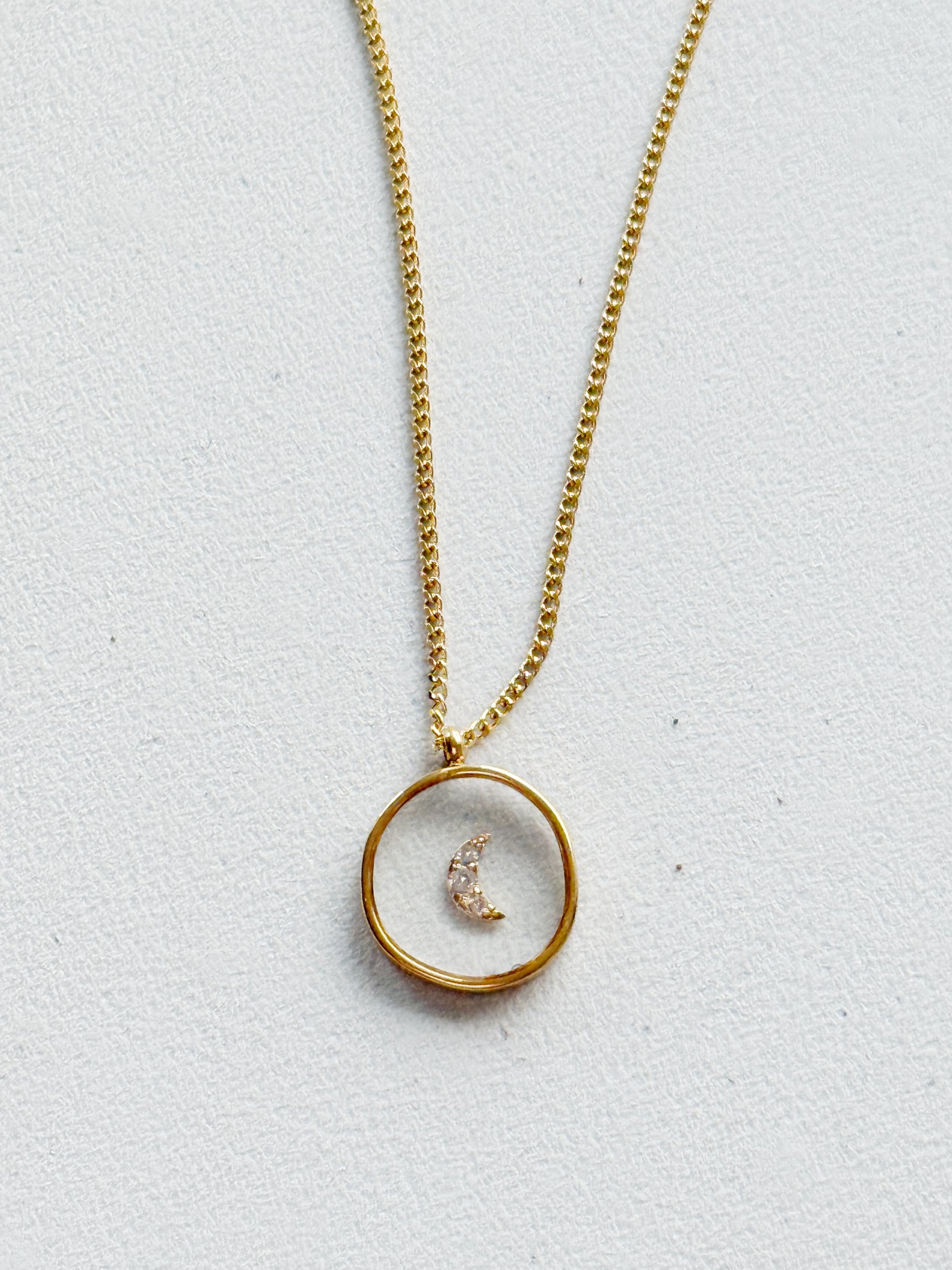 Pakabukas su grandinėle "Spindintis Mėnulis"