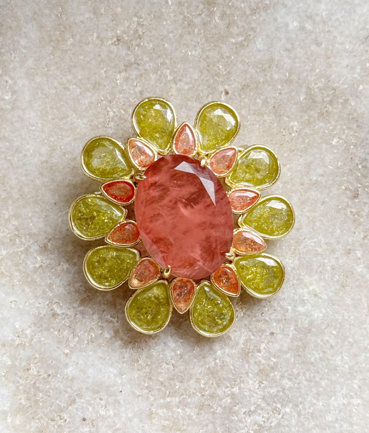 Peridoto ir turmalinų sagė "Pavasaris"