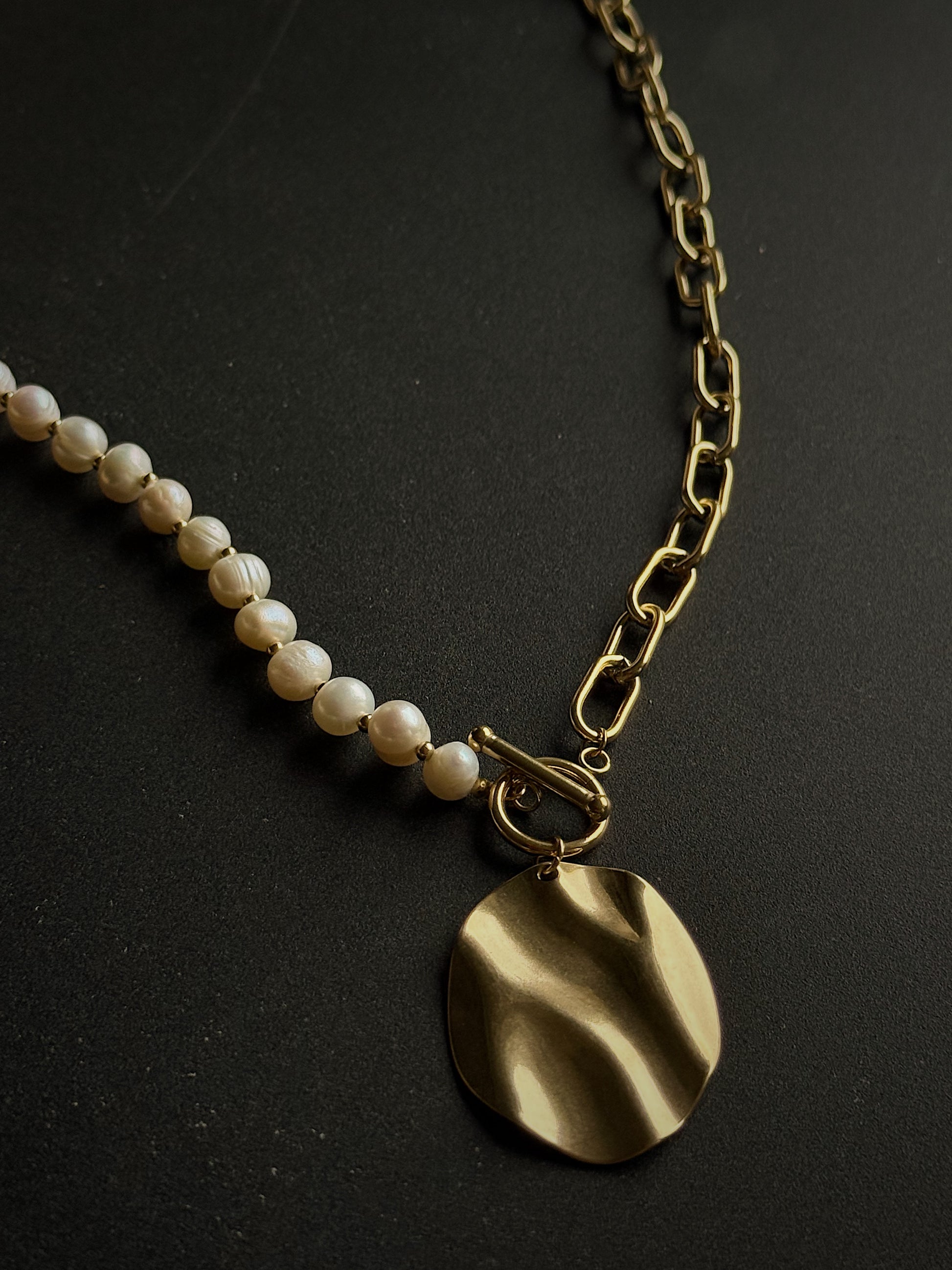 Perlų kaklo papuošalas "Afroditė"